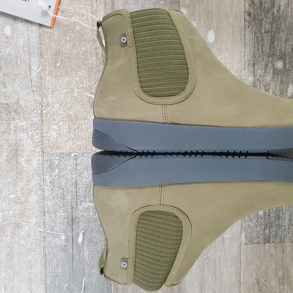 Bogs Kicker Womens Chelsea Boots Sz 10 Olive Leather Round Toe Ankle Pull On